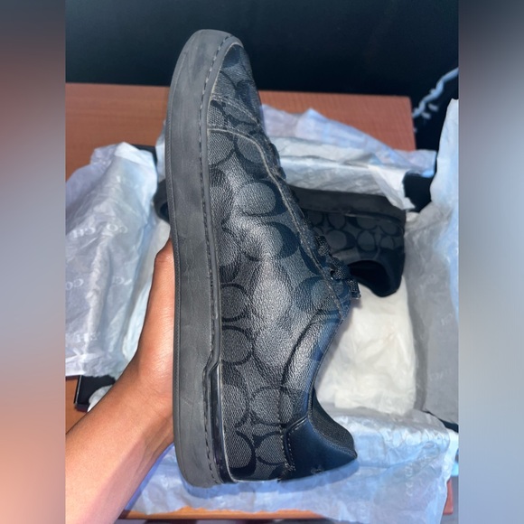 Coach shoes size 10 barely worn - Picture 4 of 7